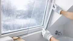 Kaltes WC im Winter: so dämmst du das Fenster mit einer DIY-Sekundärverglasung