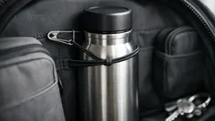 Flasche kippt im Rucksack um? Der 2-Minuten-Trick mit Sicherheitsnadel und Gummiband