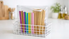 Küchenchaos ade: Strohhalme und Essstäbchen mit einer A4-Reissverschluss-Hülle perfekt verstauen