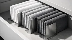 Handtücher ordentlich in der Schublade: der Buchstützen-Trick, der wirklich funktioniert