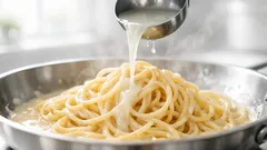 Pastawasser nicht wegschütten: der einfache Trick, der jede Pasta-Sauce cremig macht