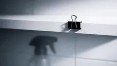 Diese Double-Clip-Klammer schafft im Bad sofort mehr Ordnung – ohne Bohren